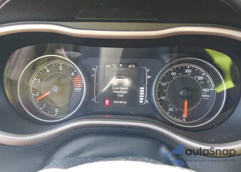 2016 Jeep Cherokee Latitude z USA, uszkodzony, nr VIN 1C4PJLCB9GW282494